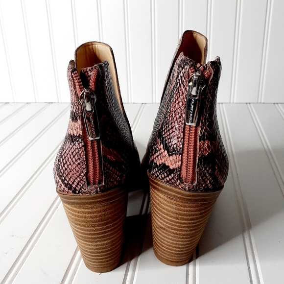NEW Vince Camuto Gigietta Snakeskin Leather Bootie - Picture 7 of 11